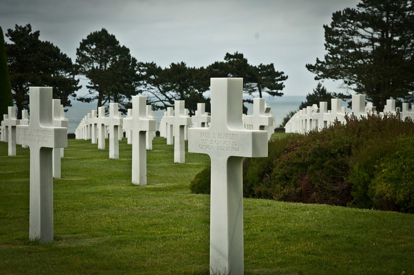1599px-Joint_Task_Force_D-Day_71_visits_D-Day_sites_150602-A-DI144-583.jpg