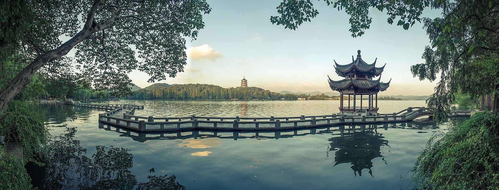 1600px-Hangzhou_(15730606661).jpg