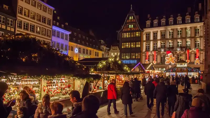 Source: https://www.wtravelmagazine.com/your-complete-guide-to-strasbourgs-christmas-market/