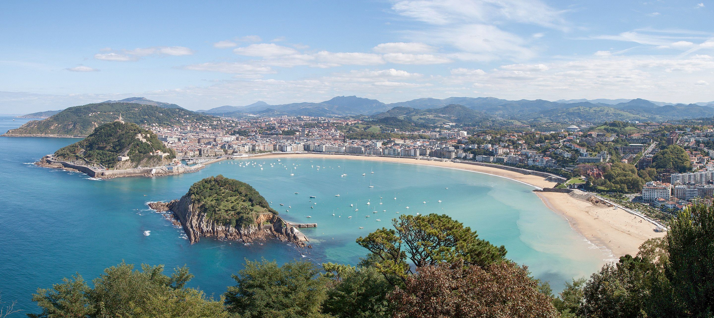 Panorama_from_Monte_Igueldo_(5106955283).jpg