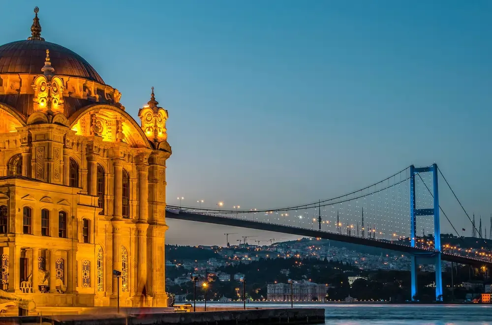 Evening view of Ortaköy Mosque and Bosphorus Bridge in Istanbul, Turkey.