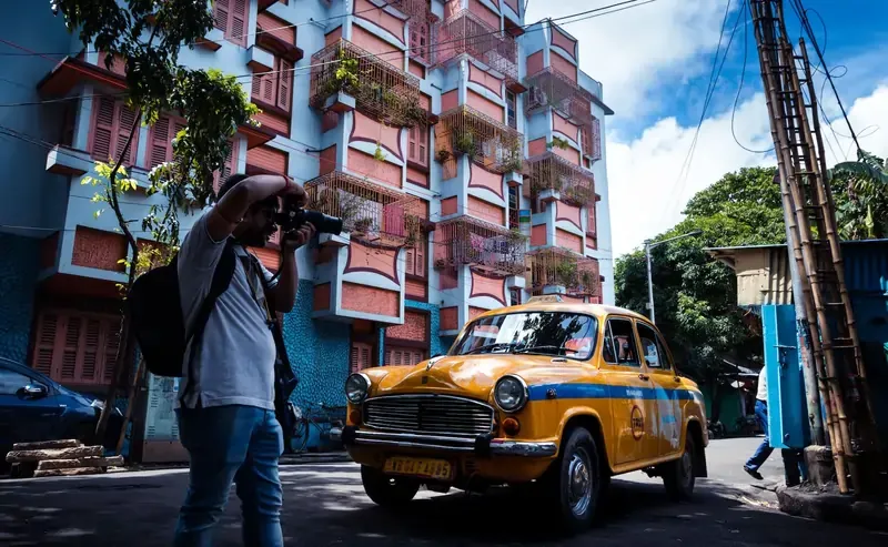 Person taking photo in Kolkata