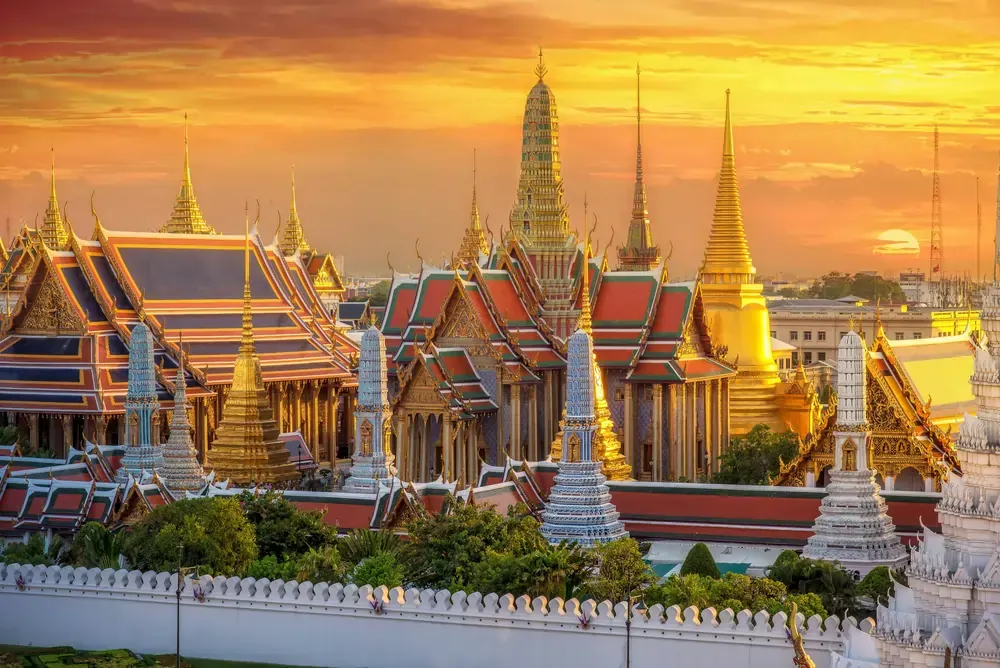 Panoramic view of the Grand Palace and Wat Phra Kaew at sunset in Bangkok, Thailand.
